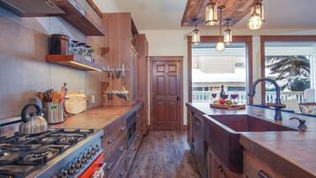 Condo, Multiple Beds, Balcony, Mountain View (251 Second Avenue B) | Private kitchen