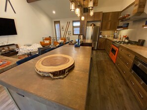 Condo, varias camas, balcón, vista a la montaña (251 Second Avenue B) | Cocina privada