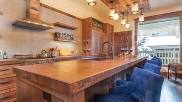 Apartamento, varias camas, balcón, vistas a la montaña (251 Second Avenue B) | Cocina privada