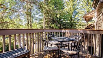 Condo, nhiều giường, sân hiên, quang cảnh núi (Snow Creek Condo 1557) | Quang cảnh từ phòng