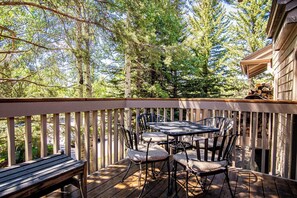 Condo, nhiều giường, sân hiên, quang cảnh núi (Snow Creek Condo 1557) | Quang cảnh từ phòng