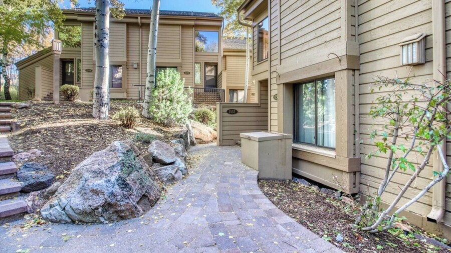 Snow Creek 1557 - Pool & Hot Tub + Ski-in/ski-out