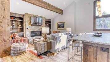 Condo, Multiple Beds, Patio, Mountain View (Snow Creek Condo 1557) | Living area | 42-inch flat-screen TV with digital channels