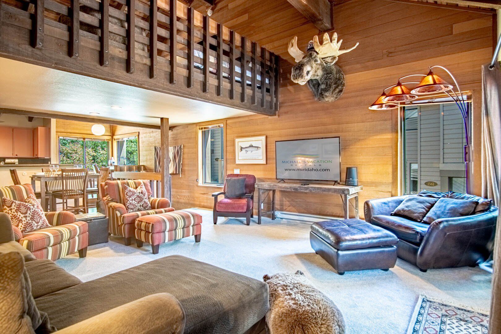 Leilighet, flere senger, terrasse, fjellutsikt (Snow Creek Condo 1557) | Oppholdsområde | En 42-tommers Flatskjerm-TV med digitale kanaler