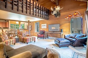 Living area - Snow Creek 1557 - Pool & Hot Tub + Ski-in/ski-out (Sun Valley)