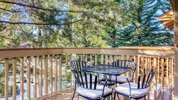 Condo, Multiple Beds, Patio, Mountain View (Snow Creek Condo 1557) | Outdoor dining