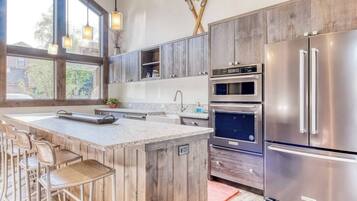 Condo, Multiple Beds, Patio, Mountain View (Snow Creek Condo 1557) | Private kitchen | Dining tables