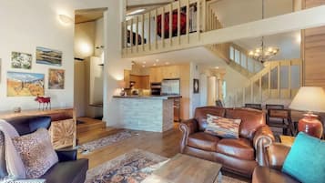 House, Multiple Beds, Patio, Mountain View (Fairway Nine 4365) | Living area | 42-inch flat-screen TV with digital channels