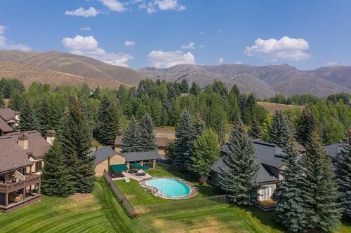 2BD Fairway Nine Golf Condo + Free Resort Amenities