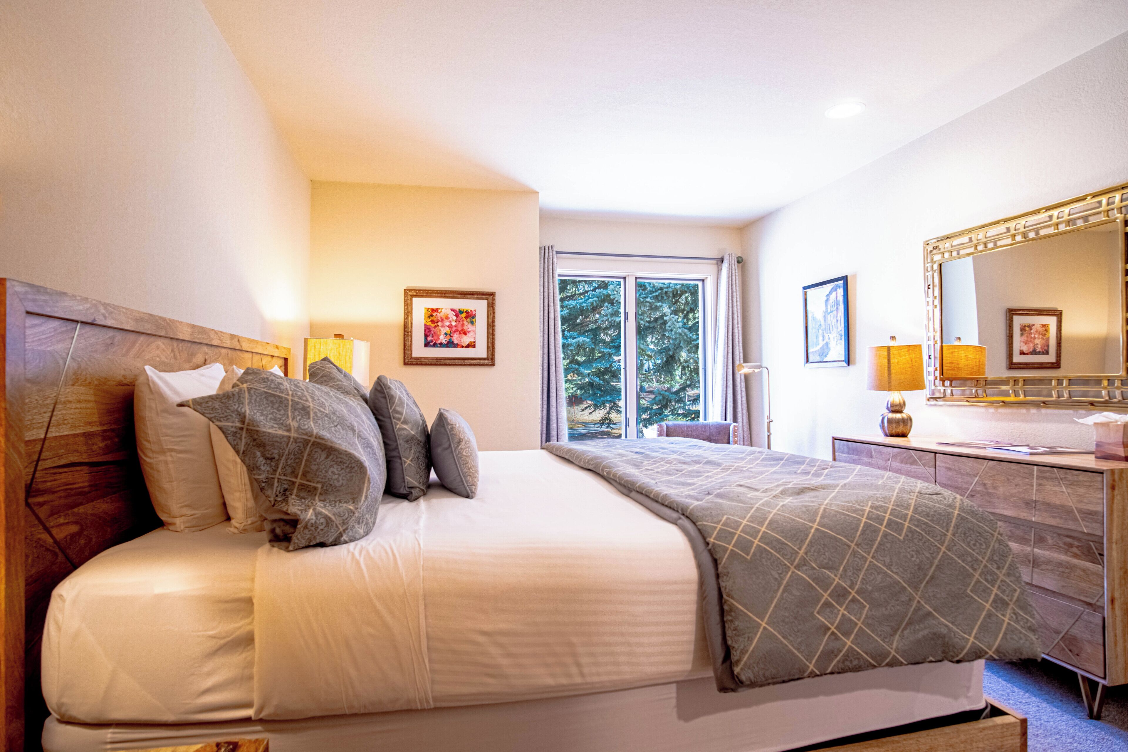 2 bedrooms, individually decorated, individually furnished, bed sheets