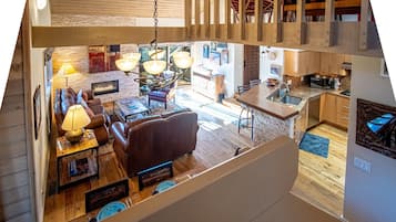 House, Multiple Beds, Patio, Mountain View (Fairway Nine 4365) | Living area | 42-inch flat-screen TV with digital channels