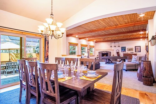 Cranbrook Cottage - Family Home + Hot Tub + Pool Table