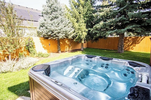 Cranbrook Cottage - Family Home + Hot Tub + Pool Table