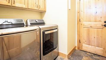 Casa, varias camas, patio, vista a la montaña (Cranbrook Cottage) | Lavandería