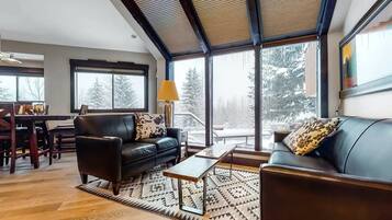 House, Multiple Beds, Patio, Mountain View (Corrock Style) | Living area | 42-inch flat-screen TV with digital channels