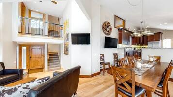 House, Multiple Beds, Patio, Mountain View (Corrock Style) | Interior