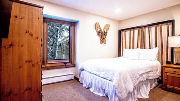 Condo, Multiple Beds, Patio, Mountain View (Sun Valley Condo 154) | 3 bedrooms, individually decorated, individually furnished, bed sheets