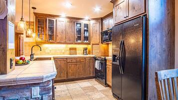 Condo, Multiple Beds, Patio, Mountain View (Sun Valley Condo 154) | Private kitchen | Dining tables