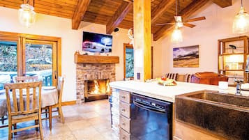 Condo, Multiple Beds, Patio, Mountain View (Sun Valley Condo 154) | Private kitchen | Dining tables