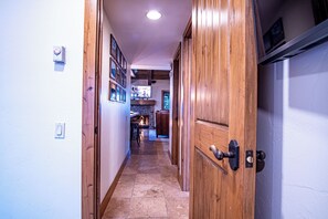 Appart'hôtel, plusieurs lits, patio, vue montagne (Sun Valley Condo 154) | Intérieur