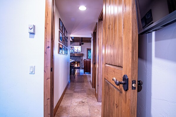 คอนโด, หลายเตียง, ลานระเบียง, วิวภูเขา (Sun Valley Condo 154) | ภายใน