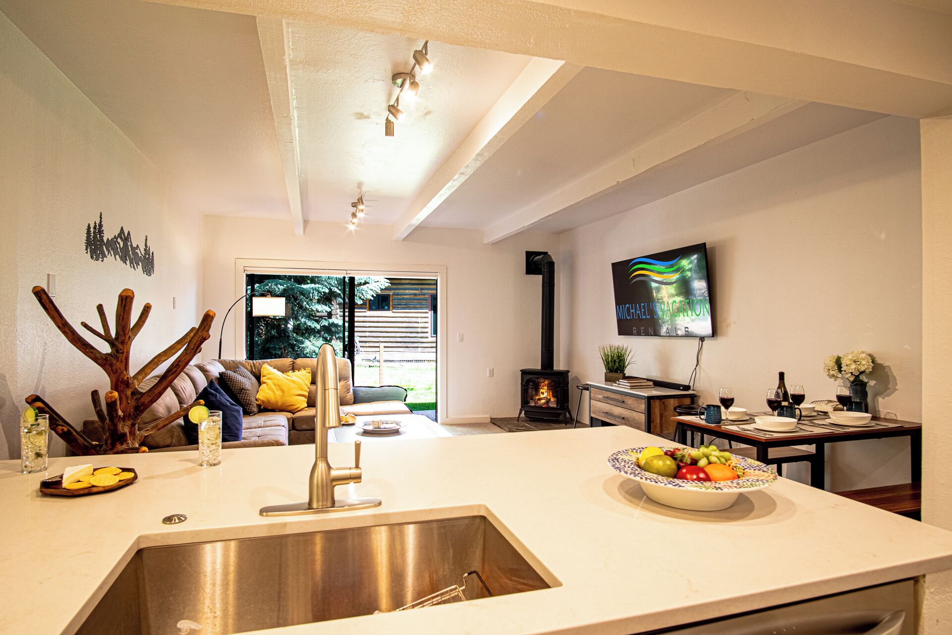 Condo, nhiều giường, sân hiên, quang cảnh núi (Downtown Ketchum Condo - Walk to Ski) | Nội thất