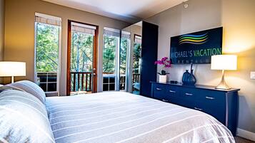 Condo, Multiple Beds, Patio, Mountain View (Snow Star Skylight) | 3 bedrooms, individually decorated, individually furnished, bed sheets