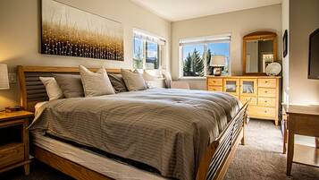 3 bedrooms, individually decorated, individually furnished, bed sheets