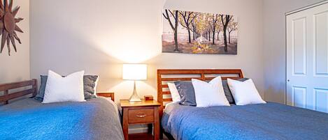 公寓式客房, 多张床, 露台, 山景 (Snow Star Skylight) | 3 多间卧室、特色装修、特色家居、床单