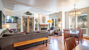 Condo, Multiple Beds, Patio, Mountain View (Snow Star Skylight) | Living area