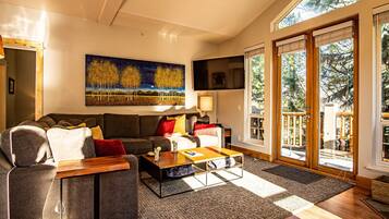 Condo, Multiple Beds, Patio, Mountain View (Snow Star Skylight) | Living area | 42-inch flat-screen TV with digital channels