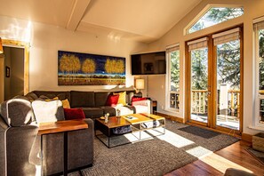 Condo, Multiple Beds, Patio, Mountain View (Snow Star Skylight) | Living area