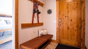 Condo, Multiple Beds, Patio, Mountain View (Snow Star Skylight) | Interior