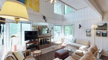 Condo, Multiple Beds, Patio, Mountain View (Baldy View Villager) | Living area | 42-inch flat-screen TV with digital channels