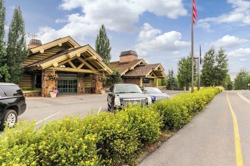 Retro 3BD Sun Valley Condo + Free Resort Amenities!