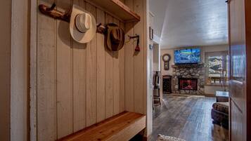 Condo, 1 Queen Bed with Sofa bed, Fireplace, Mountain View (Sun Valley Condo 131) | Interior