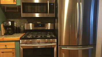 Apartamento, 1 cama de matrimonio con sofá cama, chimenea (Sun Valley Condo 131) | Cocina privada | Mesa de comedor