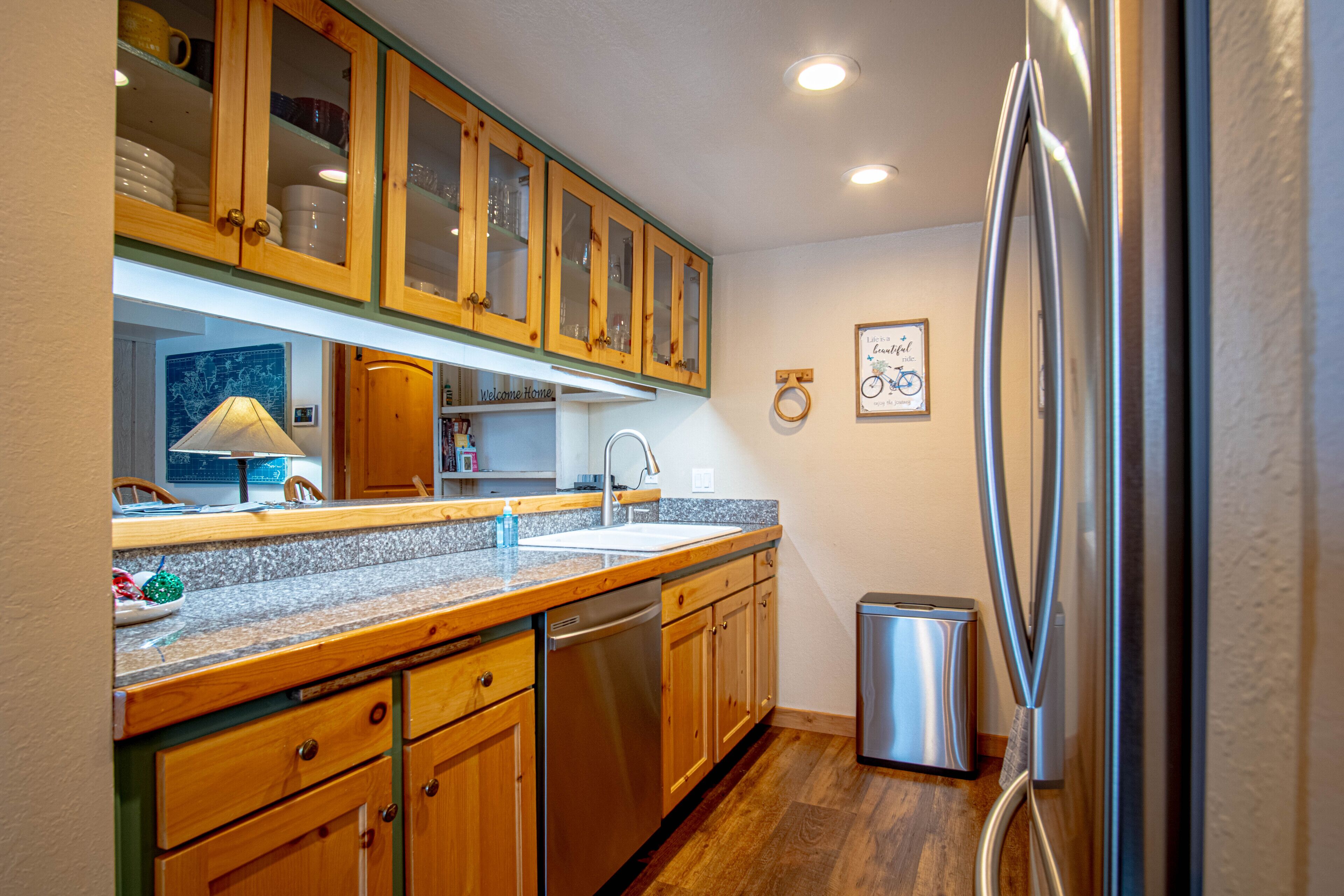 Condo, 1 Queen Bed with Sofa bed, Fireplace, Mountain View (Sun Valley Condo 131) | Private kitchen | Dining tables