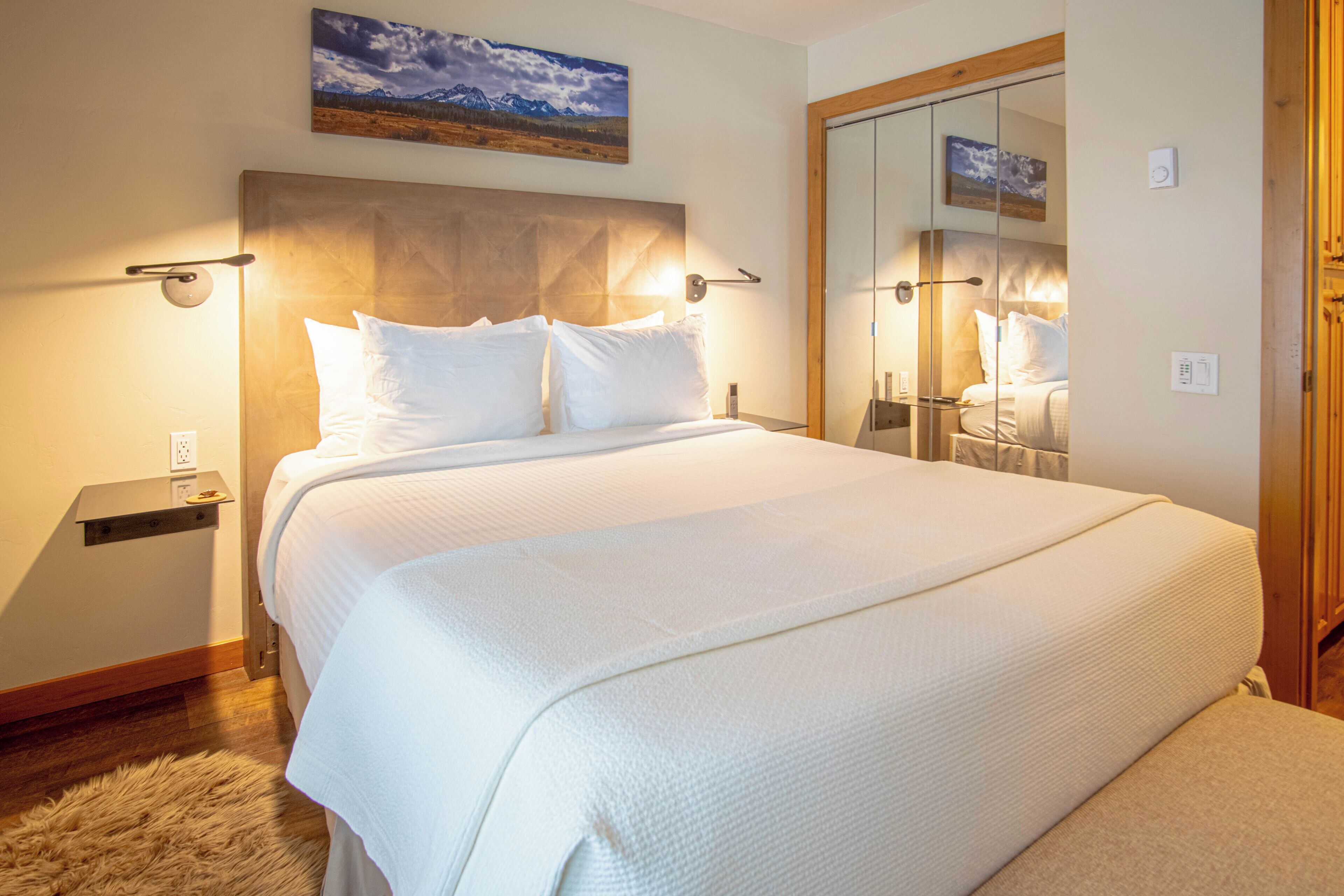 Leilighet, 1 queensize-seng med sovesofa, peis, fjellutsikt (Sun Valley Condo 131) | 1 soverom, individuelt dekorert, individuelt innredet og sengetøy