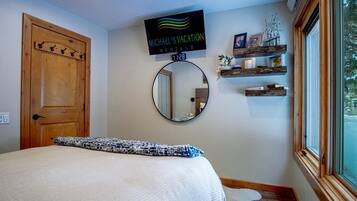 Condo, 1 Queen Bed with Sofa bed, Fireplace, Mountain View (Sun Valley Condo 131) | 1 bedroom, individually decorated, individually furnished, bed sheets