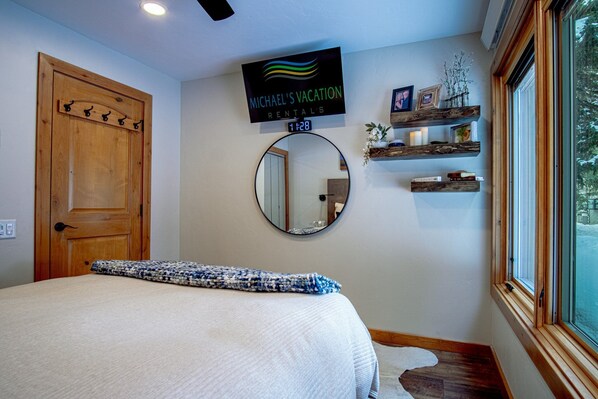 1 bedroom, individually decorated, individually furnished, bed sheets