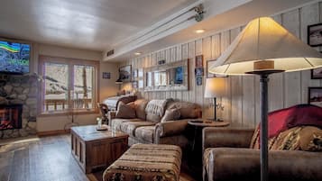Condo, 1 Queen Bed with Sofa bed, Fireplace, Mountain View (Sun Valley Condo 131) | Living area