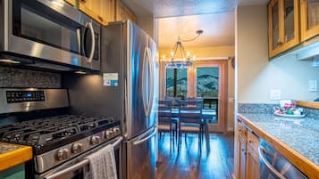 Condo, 1 Queen Bed with Sofa bed, Fireplace, Mountain View (Sun Valley Condo 131) | Private kitchen | Dining tables