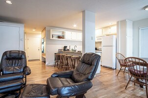 Íbúð - mörg rúm - verönd - fjallasýn (Sun Valley Condo 115) | Að innan