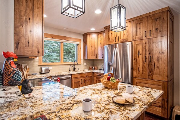 Appartamento, letti multipli, patio, vista montagna (Ridge Condo 2616) | Cucina privata | Tavolo da pranzo