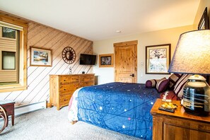 2 bedrooms, individually decorated, individually furnished, bed sheets