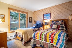 คอนโด, หลายเตียง, ลานระเบียง, วิวภูเขา (Ridge Condo 2616) | 2 ห้องนอน, ห้องพักตกแต่งอย่างมีเอกลักษณ์, ตกแต่งพิเศษโดยเฉพาะ