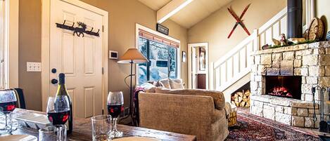 Condo, Multiple Beds, Patio, Mountain View (Parkside Condo 225A) | Interior