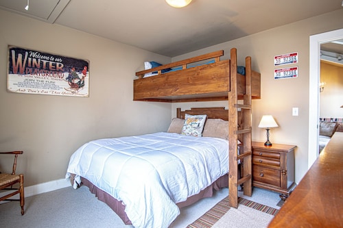 3BD Downtown Ketchum Ski Condo - Near Ski Lifts