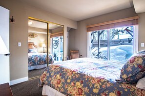 Condo, Multiple Beds, Patio, Mountain View (Parkside Condo 225A)